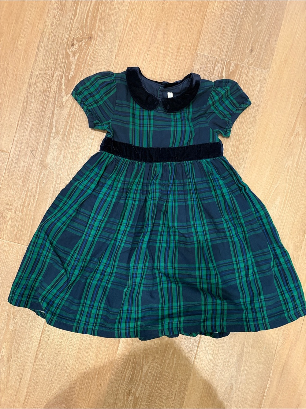 Classic Green Plaid Girls' Dress with Velvet Trim
